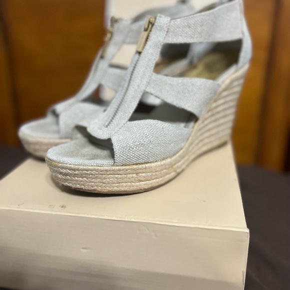 MICHAEL KORS WEDGE SANDAL - Picture 4 of 5